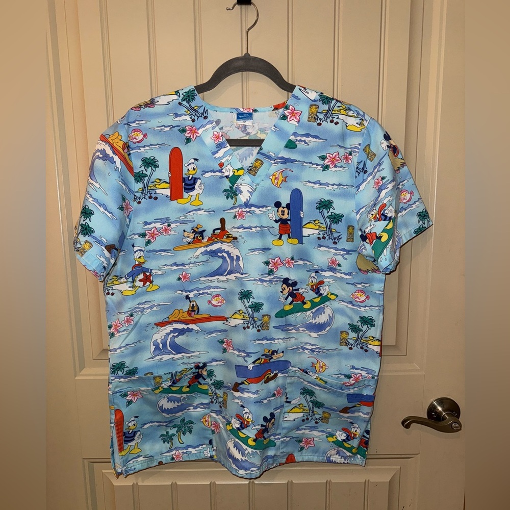 Disney Mickey Mouse & Donald Duck Hawaiian Tiki Themed Scrub Top Medium Nurse